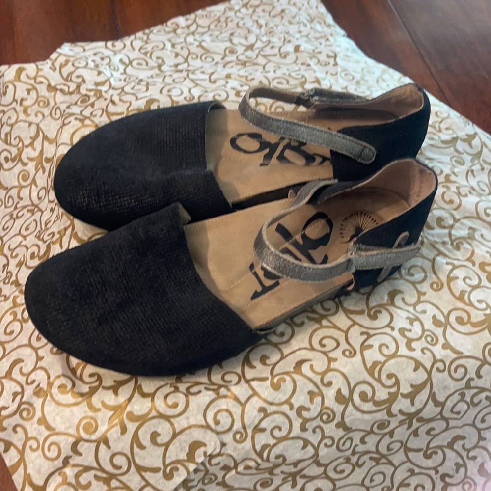 Black flats